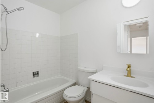 202 Kaskitayo Crest, Edmonton, AB - Indoor Photo Showing Bathroom