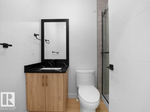 3324 Chickadee Dr, Edmonton, AB - Indoor Photo Showing Bathroom