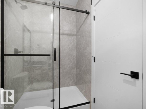 3324 Chickadee Dr, Edmonton, AB - Indoor Photo Showing Bathroom