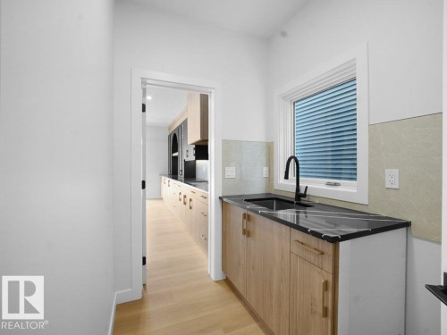 3324 Chickadee Dr, Edmonton, AB - Indoor Photo Showing Kitchen