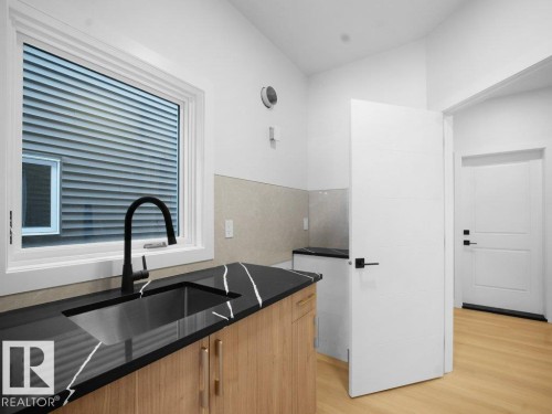 3324 Chickadee Dr, Edmonton, AB - Indoor Photo Showing Kitchen