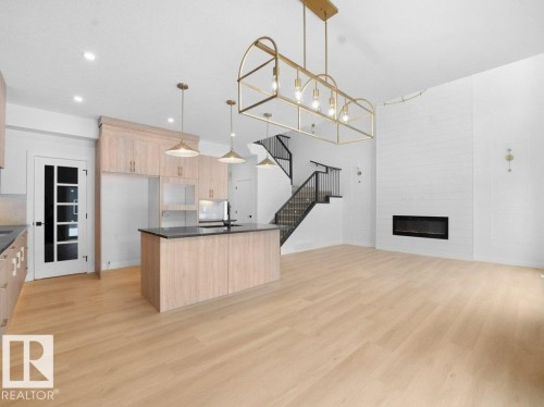 3324 Chickadee Dr, Edmonton, AB - Indoor Photo Showing Kitchen