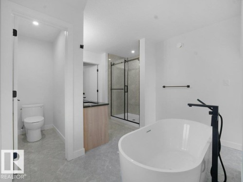 3324 Chickadee Dr, Edmonton, AB - Indoor Photo Showing Bathroom