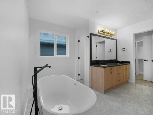 3324 Chickadee Dr, Edmonton, AB - Indoor