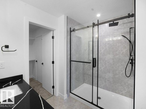 3324 Chickadee Dr, Edmonton, AB - Indoor Photo Showing Bathroom