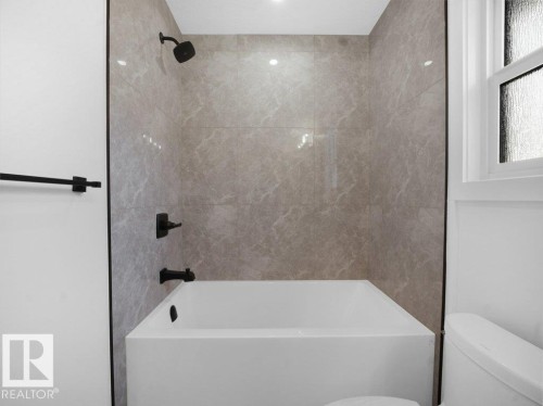 3324 Chickadee Dr, Edmonton, AB - Indoor Photo Showing Bathroom