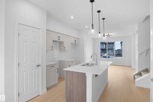 1210 Keswick Drive, Edmonton, AB - Indoor Photo Showing Kitchen With Double Sink With Upgraded Kitchen