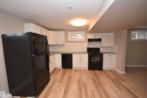 13527 70 Street, Edmonton, AB - Indoor Photo Showing Kitchen