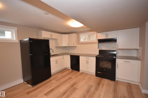 13527 70 Street, Edmonton, AB - Indoor Photo Showing Kitchen