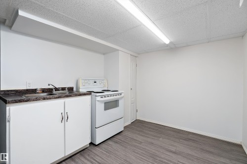 3706 131A Avenue, Edmonton, AB - Indoor Photo Showing Kitchen