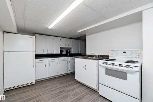 3706 131A Avenue, Edmonton, AB - Indoor Photo Showing Kitchen