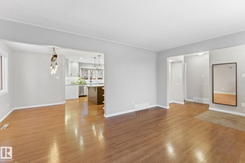 11712 48 Avenue, Edmonton, AB - Indoor Photo Showing Other Room