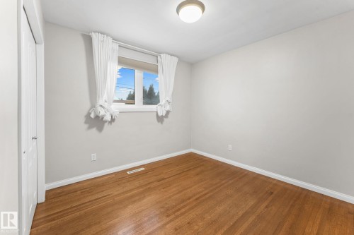 11712 48 Avenue, Edmonton, AB - Indoor Photo Showing Other Room
