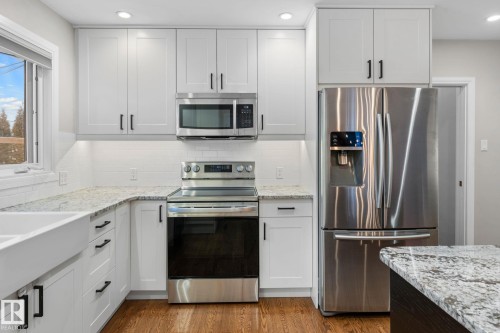 11712 48 Avenue, Edmonton, AB - Indoor Photo Showing Kitchen With Upgraded Kitchen