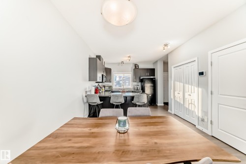 425 Simpkins Link, Leduc, AB - Indoor Photo Showing Dining Room