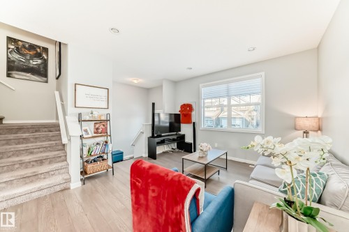 425 Simpkins Link, Leduc, AB - Indoor Photo Showing Living Room