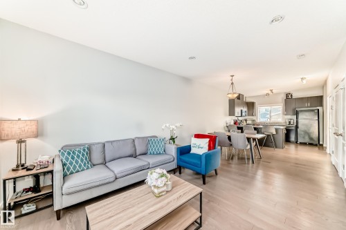 425 Simpkins Link, Leduc, AB - Indoor Photo Showing Living Room