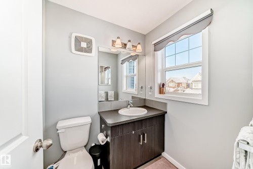 425 Simpkins Link, Leduc, AB - Indoor Photo Showing Bathroom