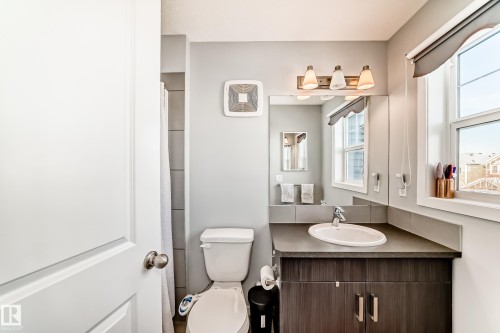 425 Simpkins Link, Leduc, AB - Indoor Photo Showing Bathroom