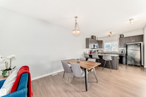 425 Simpkins Link, Leduc, AB - Indoor Photo Showing Other Room