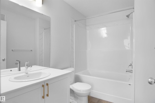 932 19 Avenue, Edmonton, AB - Indoor Photo Showing Bathroom