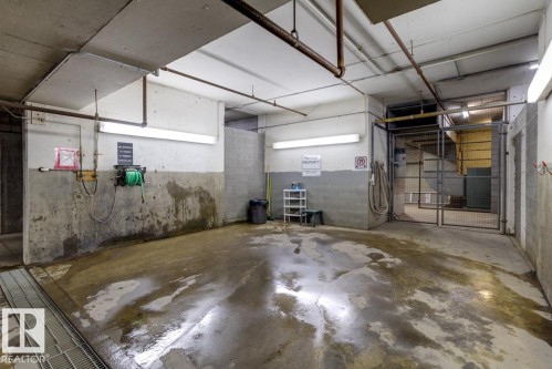 903 9916 113 Street, Edmonton, AB - Indoor Photo Showing Garage