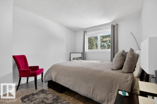 91 Hearthstone, Edmonton, AB - Indoor Photo Showing Bedroom