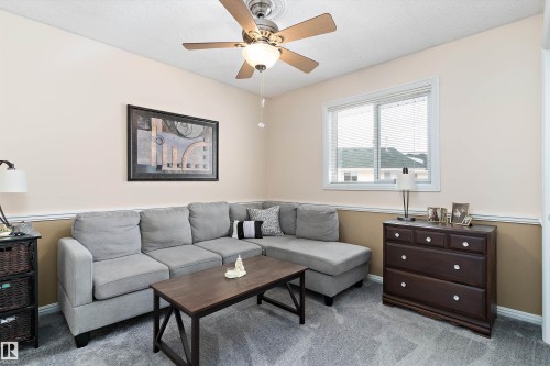 26 2419 133 Avenue, Edmonton, AB - Indoor Photo Showing Living Room