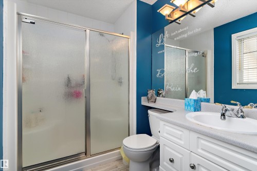 26 2419 133 Avenue, Edmonton, AB - Indoor Photo Showing Bathroom