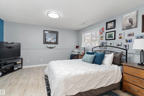 26 2419 133 Avenue, Edmonton, AB - Indoor Photo Showing Bedroom