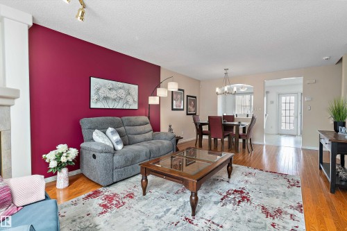 26 2419 133 Avenue, Edmonton, AB - Indoor Photo Showing Living Room
