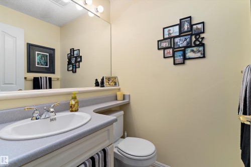 26 2419 133 Avenue, Edmonton, AB - Indoor Photo Showing Bathroom