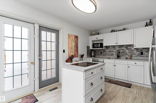 26 2419 133 Avenue, Edmonton, AB - Indoor Photo Showing Kitchen