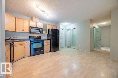 122 646 Mcallister Loop, Edmonton, AB - Indoor Photo Showing Kitchen