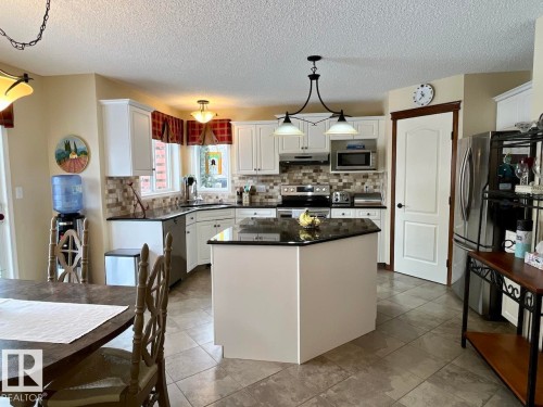 11716 11A Avenue, Edmonton, AB - Indoor