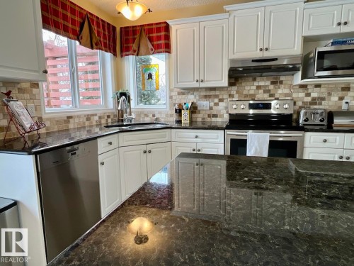 11716 11A Avenue, Edmonton, AB - Indoor Photo Showing Kitchen With Double Sink With Upgraded Kitchen