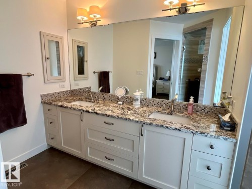 11716 11A Avenue, Edmonton, AB - Indoor Photo Showing Bathroom