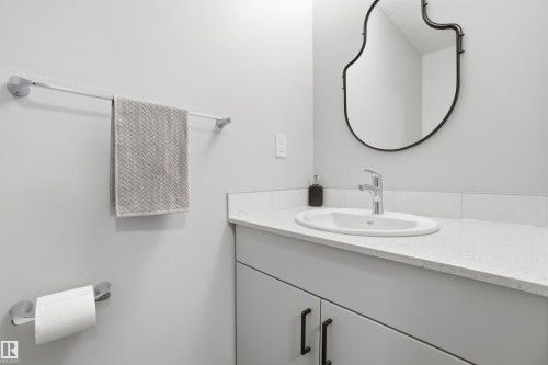 36 1530 Tamarack Boulevard, Edmonton, AB - Indoor Photo Showing Bathroom
