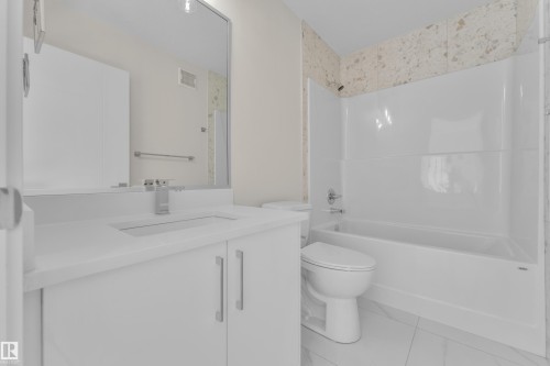 12619 44 Street, Edmonton, AB - Indoor Photo Showing Bathroom