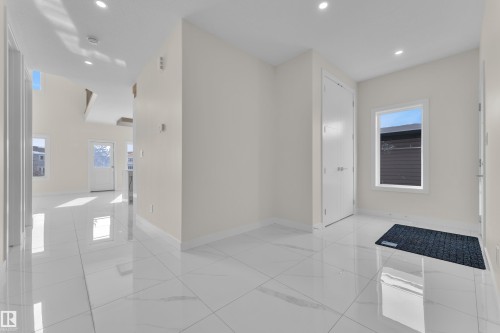 12619 44 Street, Edmonton, AB - Indoor Photo Showing Other Room