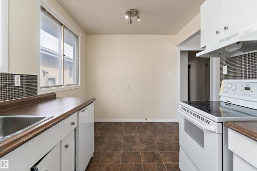 12721 90 Street, Edmonton, AB - Indoor Photo Showing Kitchen