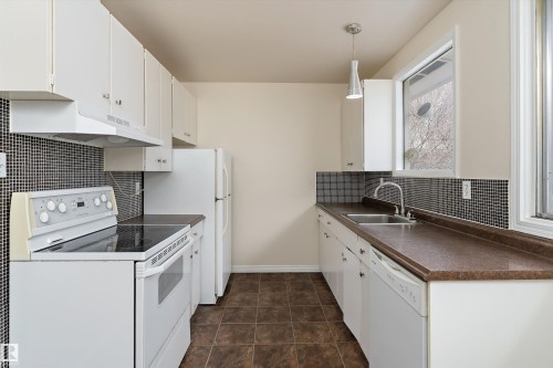 12721 90 Street, Edmonton, AB - Indoor Photo Showing Kitchen