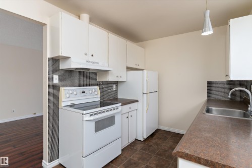 12721 90 Street, Edmonton, AB - Indoor Photo Showing Kitchen