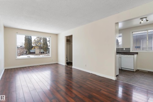 12721 90 Street, Edmonton, AB - Indoor Photo Showing Living Room