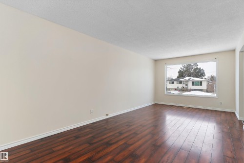 12721 90 Street, Edmonton, AB - Indoor Photo Showing Living Room