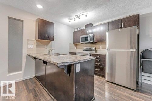 221 5515 7 Avenue Sw, Edmonton, AB - Indoor Photo Showing Kitchen