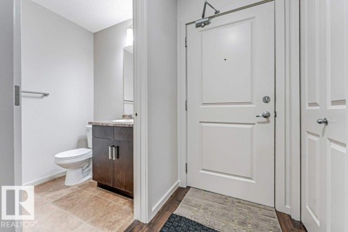 221 5515 7 Avenue Sw, Edmonton, AB - Indoor Photo Showing Bathroom