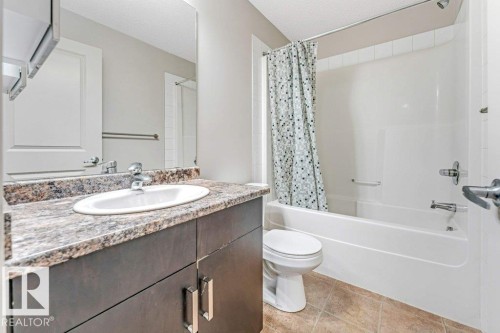 221 5515 7 Avenue Sw, Edmonton, AB - Indoor Photo Showing Bathroom