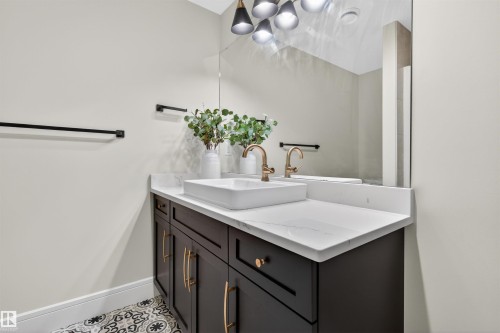 20320 29 Avenue Nw, Edmonton, AB - Indoor Photo Showing Bathroom