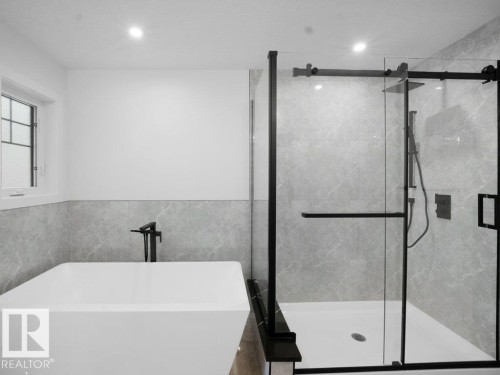 3282 Chernowski Way, Edmonton, AB - Indoor Photo Showing Bathroom